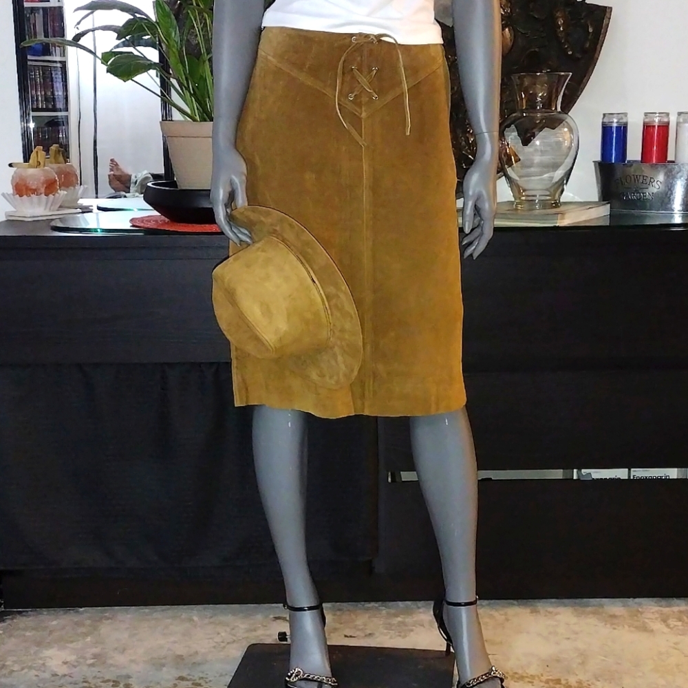 Leather H&M Skirt plus Fedora